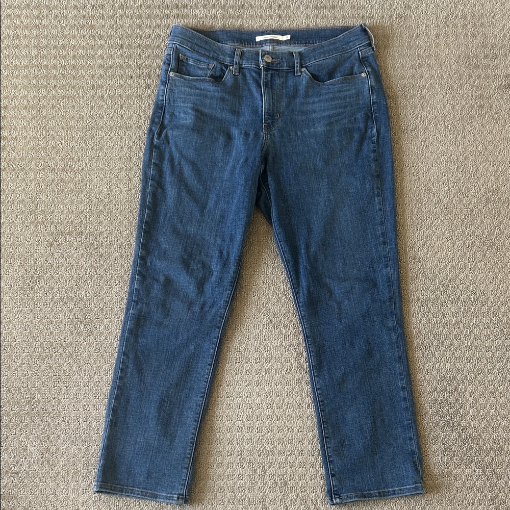 Levi’s Women’s Classic Straight Jeans